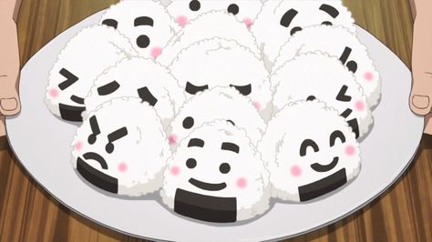 onigiri  anime: shirobako Onigiri Aesthetic, Anime Bento, 귀여운 음식 그림, Cute Food Art, Anime Food, Rice Balls, Kawaii Food, Japan Food, Food Drawing