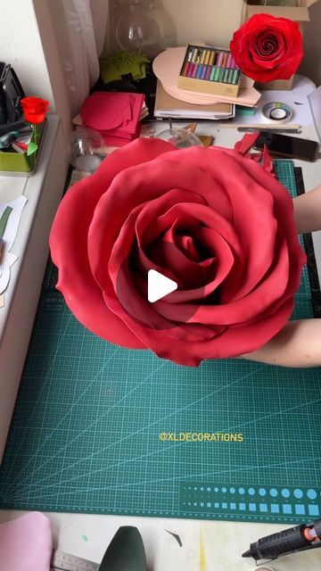 XLDecorations - 𝐆𝐢𝐚𝐧𝐭 𝐟𝐥𝐨𝐰𝐞𝐫𝐬 & 𝐖𝐢𝐧𝐠𝐬 on Instagram: "Getting ready for Valentines 💌🌹 This is not tutorial 🙅‍♀️😉❤️ 
.
.
#xldecorations #valentinesday #roses #redrose #largeroses #largeflowers #handmade #diy #crafty #smallbusiness #uk #fyp #reels" Flower Costume Diy, Giant Flowers Diy, Fred Again, Rose Costume, Creative Arts Therapy, Giant Roses, Diy Bouquet Wrap, How To Make Rose, Flower Costume