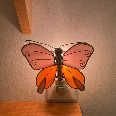 Beautiful Stain-Glass Butterfly Wall Plug-In Night Light ! Artisan Hand Crafted Stain Glass Colorful Multi Color Nightlight !! Material: Stain-Glass ,High Quality!! Handmade Decorative. Refined And Elegant As Works Of Art. Whether In The Bedroom , Living Room, Toilet , Not Only Can Add Elegant Atmosphere , But Also To Enhance The Sense Of The Overall Design Of The House Every Single Electrical Plug ,We Use Are Ul Approved. Size:5” #Cd10 Pencil Case Art, Stained Glass Night Lights, Appartment Decor, Vintage Hummel, Stained Glass Butterfly, Coastal Beach Decor, Glass Butterfly, Baby Wall Art, Wall Plug