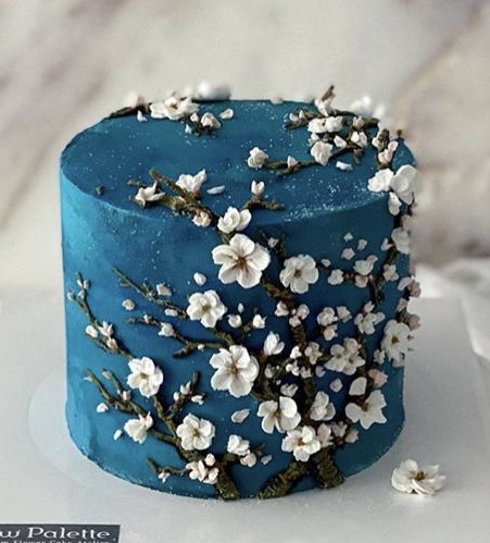 Denim Cake Ideas Blue Jeans, Blue Floral Cake, Blue Cake Ideas, Royal Blue And Gold Cake, Dark Blue Cake, Modern Cake Design, Dark Blue Cake With Flowers, Drip Cake, Flower Cupcake Cake