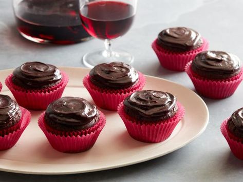 Get Red Wine-Chocolate Cupcakes Recipe from Food Network Red Wine Cupcakes, Chocolate Strawberry Cupcakes, Meringue Icing, Wine Cupcakes, Chocolate Peanut Butter Brownies, Butter Cream Cheese Frosting, Wine Chocolate, Chocolate Chip Cupcakes, Valentine Day Cupcakes