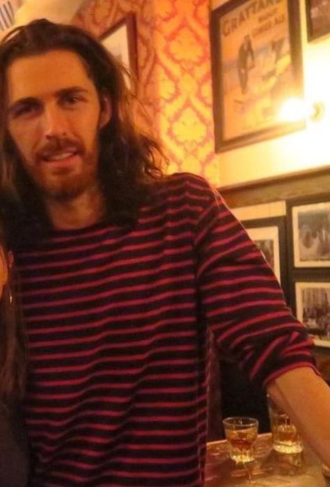 Hozier And Girlfriend, Hozier Girlfriend, Hozier Boyfriend Material, Hozier Collage, Andrew Hozier, Bog Man, Bad Songs, Girl Dinner, Hozier