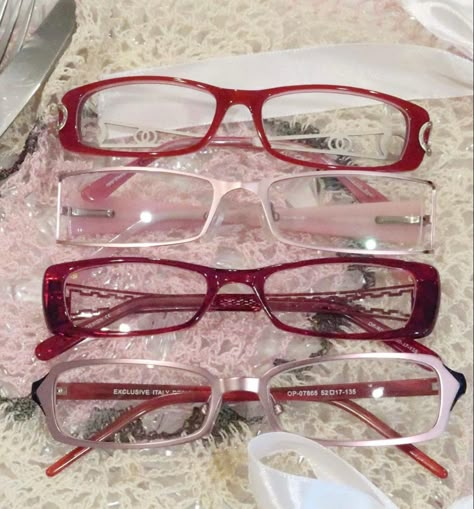 2000s Fashion Accessories, Red Glasses Aesthetic, Glasses Y2k, Glasses Inspiration, Red Glasses, Fashion Eye Glasses, Cute Glasses, Stylish Glasses, Girly Accessories