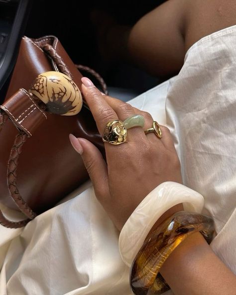 Current obsession : bangle bracelets 🤎✨⛓️ inspo via @pinterestuk @pinterest #bangles #banglebracelets #layeredjewellery #statementjewellery #minimalstyleinspiration #minimalstreetwear #styleinspo #fashiontrends2024 #pinterestfashion #pinterestinspo #pinterestinspiration #styledujours Accessory Inspo, Into Fashion, Aesthetic Moodboard, Chunky Earrings, Chunky Bracelets, Stacked Jewelry, Delicious Meals, Pinterest Fashion, Brown Aesthetic