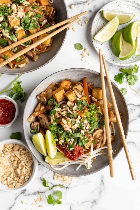 Easy Vegan Pad Thai, Vegan Pad Thai Recipe, Jessica In The Kitchen, Vegan Pad Thai, Vegan Noodles, Roasted Sprouts, Art Of Cooking, Thai Recipe, Quick Vegan Meals