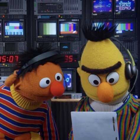 bert and ernie elmo not too late show screencap screenshot Bert And Ernie Matching Pfp, Bert And Ernie Fanart, Muppet Oc, Epi Y Blas, Bert Sesame Street, Beto Y Enrique, Ernie And Bert, Ernie Und Bert, Bert And Ernie