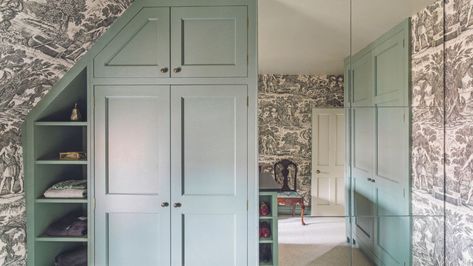 Georgian Bedroom, Pale Pink Bedrooms, Wardrobe Traditional, Bedroom Ideas Green, Green Closet, Grand Dressing, Declutter Closet, Closet Hacks, Freestanding Mirrors