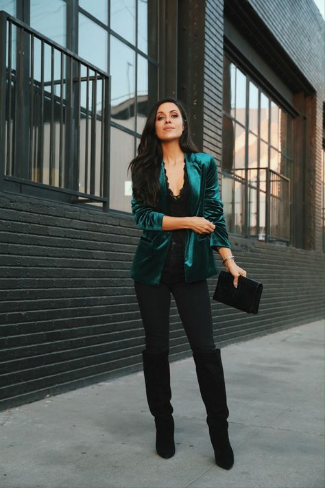 5 Velvet Blazers to Wear This Holiday Season - Andee Layne Velvet Blazer Outfit, Outfits Blazer, Andee Layne, Casual Attire For Women, Holiday Party Fashion, Nye Outfits, Outfit Collage, Christmas Party Outfits, Neue Outfits