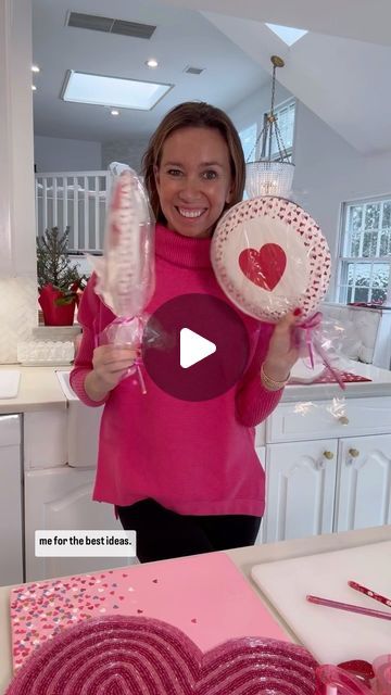 Shannon Doherty on Instagram: "VALENTINES DAY JUMBO LOLLIPOPS!🍭 Save this adorable idea for Valentine’s Day !! all you need are some cute paper plates - and full them with goodies! These are great because of the size ( super fun) and can fill a ton! Comment - Link - I will send you a link to all the supplies you need to make these! Follow me @athomewith.shannon for the best super simple ideas your entire family will LOVE!! This is one of those ideas you will love!! These make great little surprise gifts for you to wake your family up with on Valentine’s Day morning ( you can use extra large paper plates if you want to fill them with even more too!!) I also think this could make a great class valentine for your family to bring to school!! First off the big size is fun so everyone will l Lollipop Valentines, Idea For Valentine, Shannon Doherty, Class Valentines, Cute Paper, Simple Ideas, Surprise Gifts, Super Simple, Paper Plates