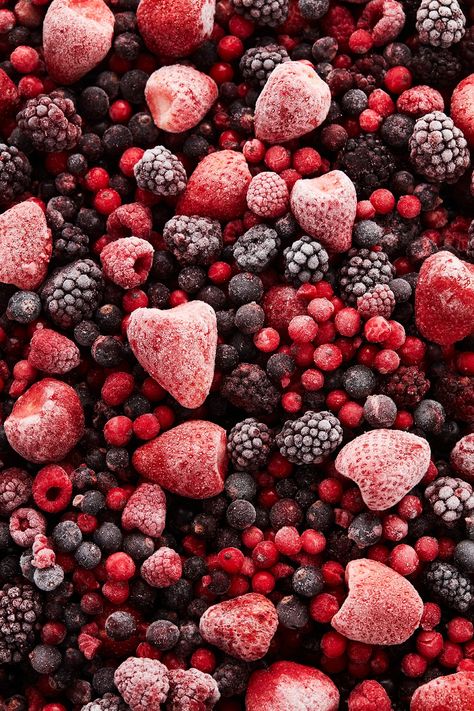 Experience a burst of vibrant flavors with our frozen red fruit mix! This tantalizing blend features the perfect combination of tangy red currants, luscious cultivated blueberries, succulent strawberries, juicy cultivated blackberries, tart raspberries, and rich blackcurrants. Whether you're adding it to smoothies, topping off desserts, or enjoying it as a refreshing snack, our frozen red fruit mix is a delightful treat for your taste buds. 🖤❤️ Discover our full range on our website. Freezing Fruit, Life Core, Red Currants, Canned Foods, Canned Fruits, Refreshing Snacks, Forest Fruits, Frozen Berries, Frozen Fruits