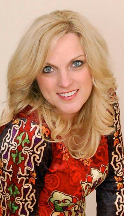 Rhonda!!!! Rhonda Vincent, Bluegrass Music, Country Music Artists, Kinds Of Music, Facial Expressions, Real Women, My Idol, Country Music, Music Artists