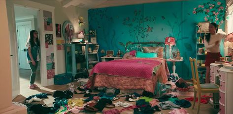 The Real Story Behind the Most Iconic Teen Bedrooms in Pop Culture History - VICE 2000s Bedroom, Movie Bedroom, Teen Bedroom Designs, Lara Jean, Bohemian Bedroom Decor, Boys Bedroom Decor, Teenage Bedroom, Teen Bedroom, Room Ideas Bedroom