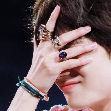 Tae's hands⁷ on Twitter: "#kimtaehyung wearing large rings, a fabulous hand thread #btsv #hands #bts… " Taehyung's Hands, Taehyungs Hand, Taehyung Hands, Bts Hands, Bts Earrings, Hands With Rings, Bts Bracelet, Pretty Hands, Hand Ring