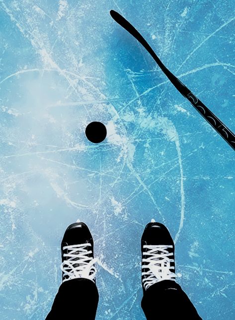 Ice Hockey Wallpaper, Hockey Widget, Hockey Wallpaper, Hockey Aesthetic, Baseball Camp, Hockey Arena, Inline Hockey, Hockey Pictures, Chicago Blackhawks Hockey