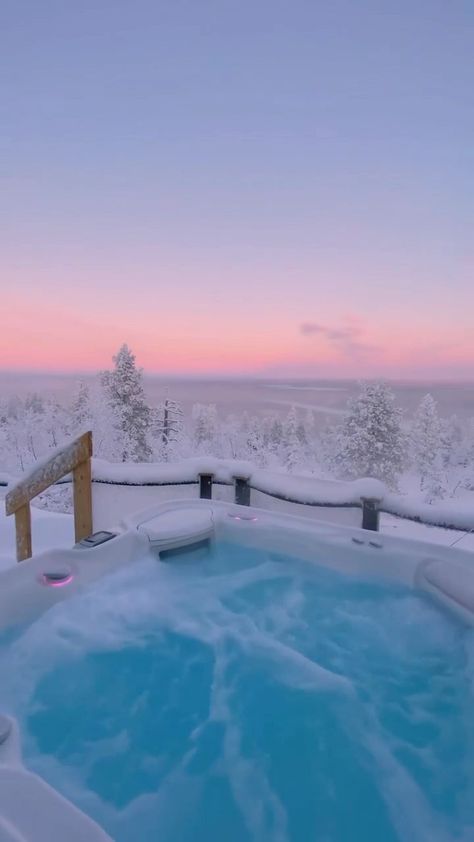 When seasons are changing 🇫🇮 Are you looking forward to winter? Photo by @louischarlesbuyck | Instagram Cabin In Mountains, Spring In Canada, Calm Autumn, Honeymoon Goals, Chalet Girl, Frozen Landscape, Sunset Iphone Wallpaper, Northern Lights Viewing, Vacation Friends