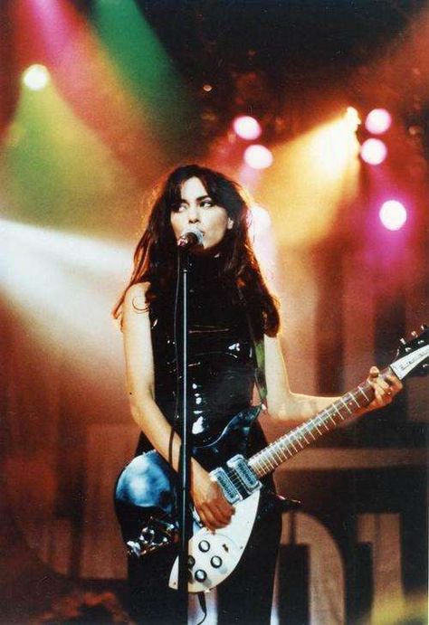 Susanna Hoffs Women In Rock, Susanna Hoffs, Female Rock Stars, Rock And Roll Girl, Blondie Debbie Harry, Women Of Rock, Guitar Girl, Music Pics, Female Guitarist