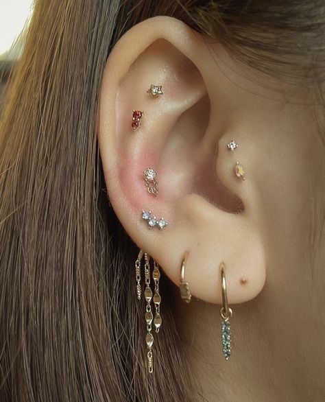 Flat Cartilage Piercing Ideas, Earlobe Piercings Ideas, Ear Mapping Piercing, Flat Cartilage Piercing, Double Flat Piercing, Piercing Map, Low Helix Piercing, Curated Piercings, Ear Piercing Curation