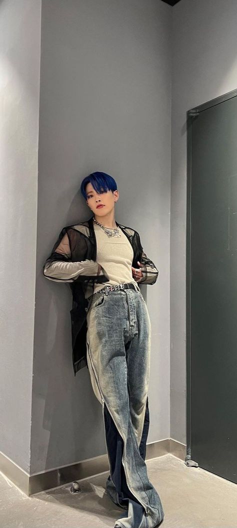 Hongjoong Bouncy Outfit, Hongjoong Full Body Pic, Kpop Inspired Outfits Men, Hoonjoong Ateez, Hongjoong Fashion, Hongjoong Outfit, Hong Joong Ateez, Ateez Outfits, Ateez Wallpaper Lockscreen