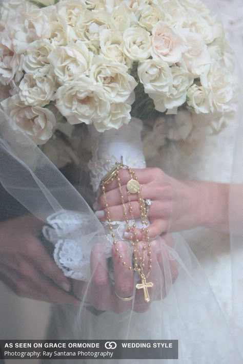 Gold rosary in a bouquet Elderly Wedding, Catholic Wedding Rings, Godly Wedding, Church Wedding Photography, Wedding Rosary, Grace Ormonde Wedding Style, Wedding Photography Gallery, Homepage Template, Catholic Wedding