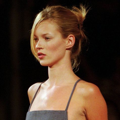 Kate Moss Hairstyle, Kate Moss 90s Runway, Kate Moss Short Hair, Kate Moss Daughter, Kate Moss Aesthetic, 90s Kate Moss, Kate Moss Runway, Kate Moss Hair, Moss Aesthetic