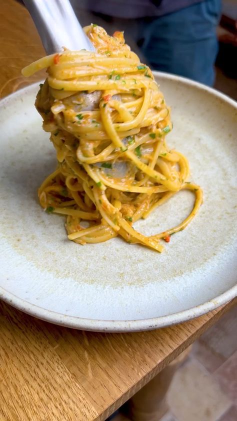 telltalefood on Instagram: Delicious and zingy Crab Linguini with chilli, garlic and lemon. So quick to put together, you’ll be making it all the time. Serves 2/3… Crab Linguini, Crab Meat Pasta, Linguini Pasta, Crab Pasta, Spicy Crab, Healthy Food Menu, Crab Recipes, Red Chilli, Fennel Seeds