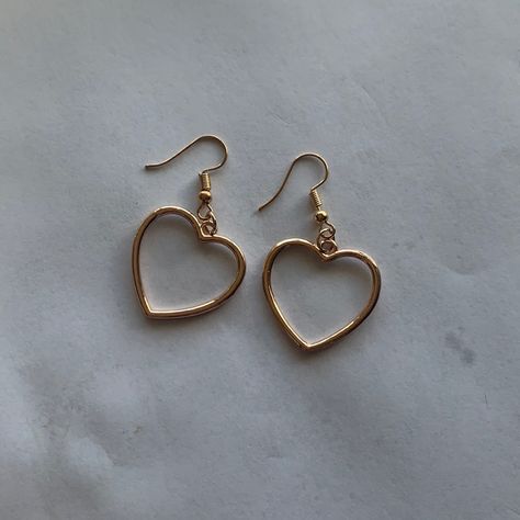 Cute Heart Gold Plated Earrings. Brand New With No Tags. Heart Earrings Aesthetic, Aesthetic Earrings, Blouse Casual Fashion, Heart Earring, Earrings Aesthetic, Funky Earrings, Cozy Aesthetic, Blouse Casual, Barbie Dream