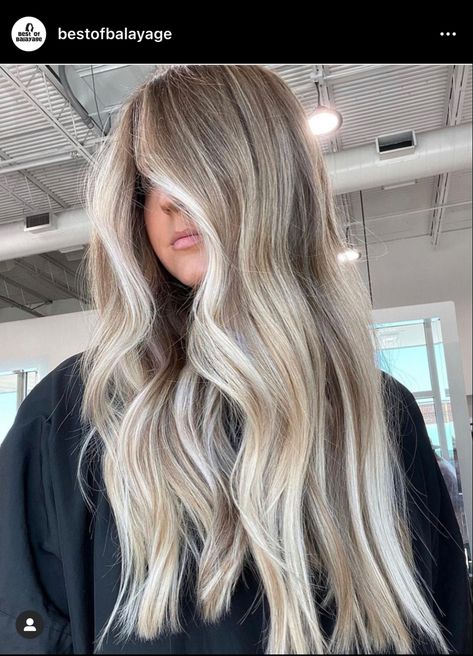 Dimensional Blonde Root Melt, Melted Platinum Blonde, Chunky Dimensional Blonde, Bright Creamy Blonde Balayage, Blended Blonde Roots, Ashy Blonde Hair With Money Piece, Shadow Root Blonde Highlights, Lowlights With Money Piece, Ash Blonde With Money Piece