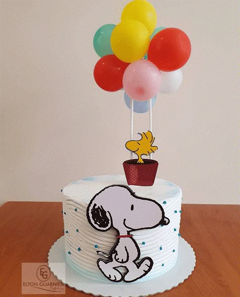 Snoopy Cake Birthdays, Snoopy Cake Ideas, Snoopy Cake Topper, Peanuts Birthday Cake, Snoopy Birthday Decorations, Snoopy Birthday Cake, Bolo Snoopy, Peanuts Birthday Party, Snoopy Birthday Party