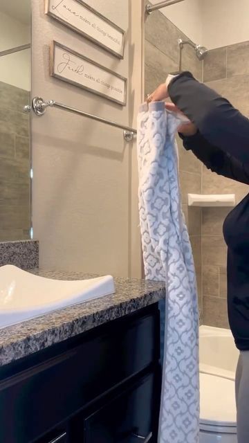 Bath Towel Display, How To Fold Towels For Display Bathroom, Wet Towel Hanging Ideas, How To Hang Bath Towels, Towel Decorating Ideas, How To Display Towels, Towels On Towel Bar, Fold Towels For Display, Towel Ring Placement