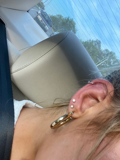 Cartlidge Piercing Jewelry, Aesthetic Helix Piercing, Helix Aesthetic, Helix Piercing Aesthetic, Helix Jewellery, Cartlidge Earrings, Gold Earrings Aesthetic, Double Ear Piercings, Silver Jewlery