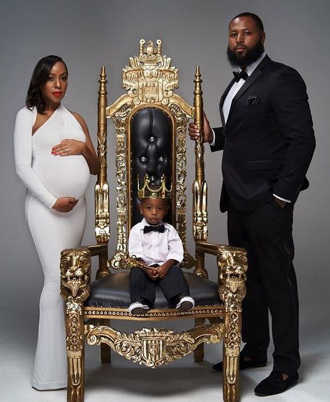 ROYALTY 👑 Credit @designsbyjk #occasionsgallery #love #blessed #cute #family #happy #food #diet #fitness #friday #weekend #vibes #goals Maternity Photo Shoot Ideas, Maternity Picture Outfits, Family Maternity Pictures, Maternity Photography Family, Couple Pregnancy Photoshoot, Maternity Photoshoot Outfits, Maternity Photography Couples, Family Maternity Photos, Black Royalty