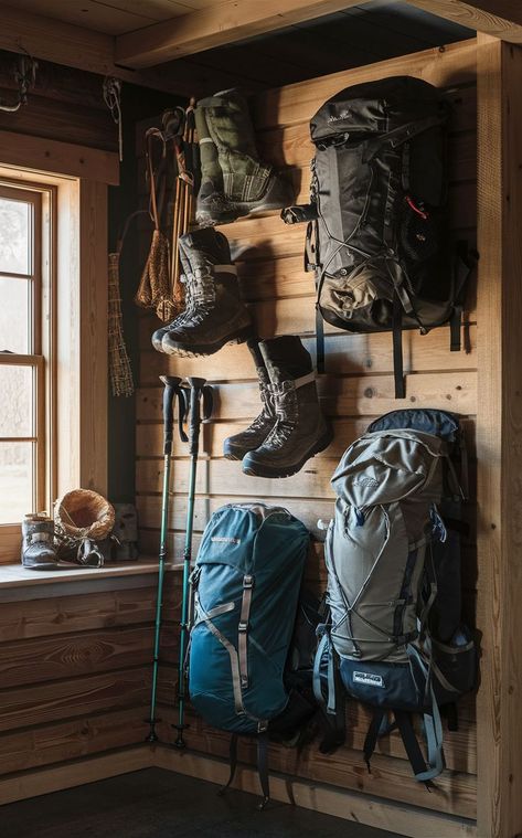 A farmhouse-style room with a rustic backpacking gear wall and well-organized outdoor gear. Hunting Gear Organization, Hunting Gear Storage, Gear Organization, Camping Gear Storage, Backpacking Equipment, Gear Wall, Gear Room, Bushcraft Kit, Off Grid Cabin