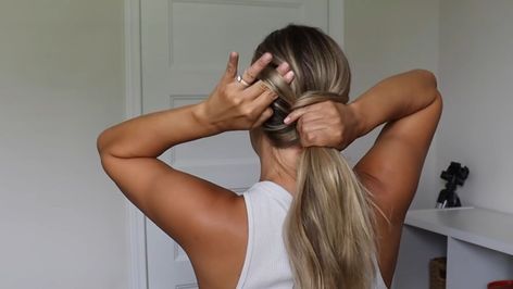 Ponytail Without Hair Tie Tutorial, Tying Hair, Hair Ties Tutorial, Pretty Ponytails, Strand Braid, Step By Step Hairstyles, Hair Elastic, Dress Alterations, Awesome Hair