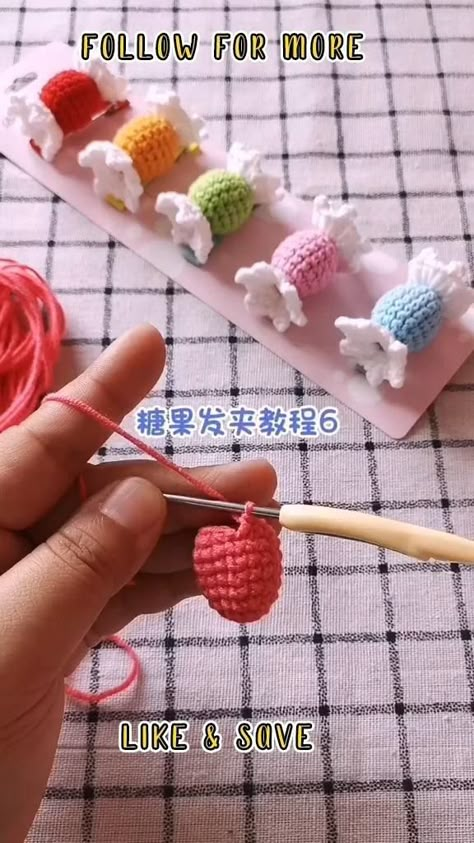 Crochet Hair Clips Tutorial, Crochet Candy, Crochet Hair Clips, Crochet Doll Tutorial, Pola Amigurumi, Easy Crochet Stitches, Crochet Hair Accessories, Crochet Hexagon, Crochet Stitches Video