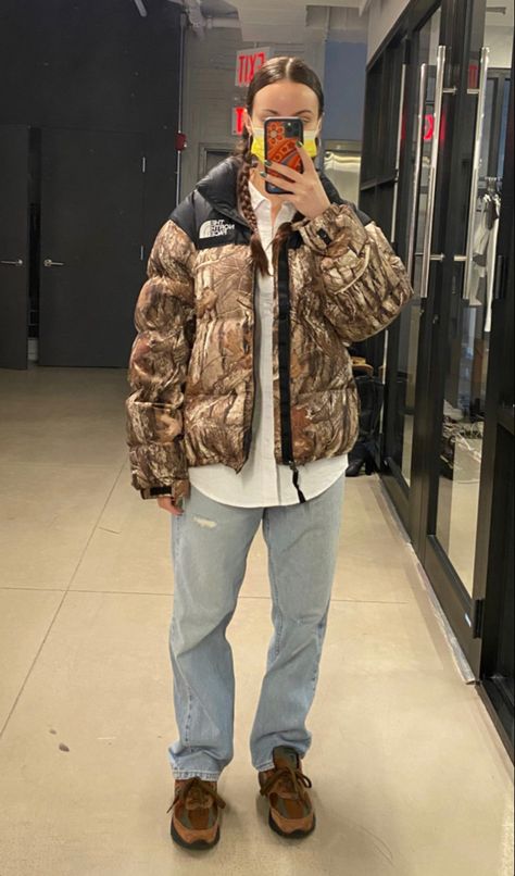 Hunter Camo Outfits, Camo Jacket Outfit Aesthetic, Camo Jacket Outfits For Women, Hbcu Fits, Camo Jacket Outfit, Sweat Outfit, Inspo Fits, Effortless Outfit, Mirror Pics