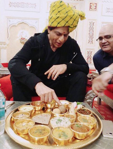 Know all about the Rajasthani Thali Shah Rukh Khan recently tasted Rajasthani Thali, Food Thali, Shahrukh Khan Family, Royal Food, Khan Sir, Indian Thali, Shah Rukh Khan Movies, Srk Movies, Indian Dinner