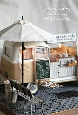 Miniature beachside cafe. TINY WORLDS HAS BEEN CLOSED FOR NEW PINS. PLEASE FOLLOW 'TINY WORLDS 2' IF YOU WOULD LIKE TO CONTINUE RECEIVING NEW MINIATURE PINS. THANK'S FOR FOLLOWING TINY WORLDS! Casa Vintage, Miniature Rooms, Tiny World, Miniature Houses, Miniature Crafts, Mini Things, Miniature House, Miniature Furniture, Fairy Houses