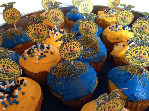 FFA Cupcakes for banquet. Super easy to do and look cute! Ffa Snack Ideas, Ffa Cake Decorating Ideas, Ffa Themed Desserts, Ffa Themed Graduation Party, Ffa Banquet Cake Ideas, Ffa Cupcakes Ideas, Ffa Cupcakes, Ffa Banquet Ideas, Ffa Scrapbook Ideas