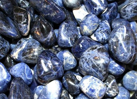 Sodalite - Tumbled Rock Identification, Hag Stones, Crystal Guide, Types Of Crystals, Crystal Angels, Witch Magic, Blue Sodalite, Les Chakras, Crystal Magic