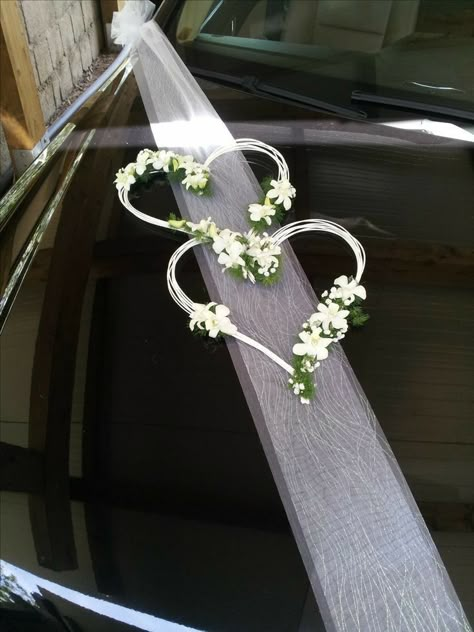 Car Decorations For Wedding Flowers, Wedding Car Deco Simple, Wedding Car Decorations Ideas Simple, Car Decorations For Wedding, Car Wedding Decoration, Wedding Car Decor, Wedding Car Deco, Decoration With Flowers, Bridal Car