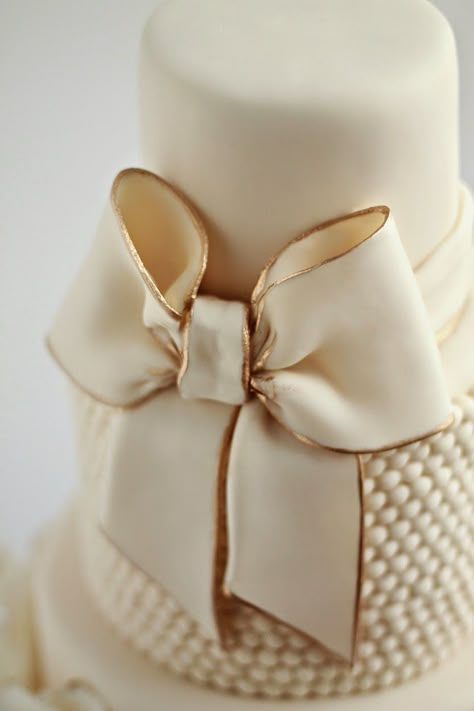 Bow detail - ivory and gold wedding cake by Sweet Avenue Cakery Wedding Cake With Bow, Bow Wedding Cake, Cake With Bow, Wedding Cake Gold, Elegant Cake Pops, Cake Artwork, Ivory And Gold Wedding, Bow Wedding Cakes, Bakery Photos