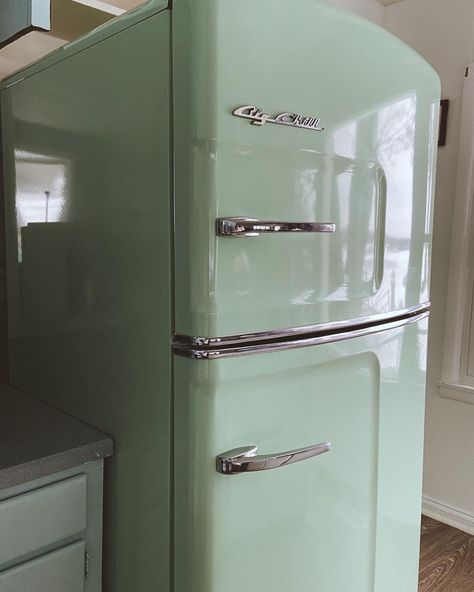 Vintage Refrigerator Aesthetic, Old Fashioned Refrigerator, 1950 Fridge, Vintage Fridge In Kitchen, European Fridge, 60s Fridge, 80s Fridge, Pastel Fridge, 70s Fridge