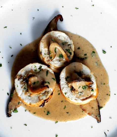 Chicken Roulade Recipe, Chicken Main Course, Chicken Roulade, Roulade Recipe, Fine Dining Recipes, Healthy Summer Recipes, Chicken Dish, Mushroom Chicken, Spinach Stuffed Chicken