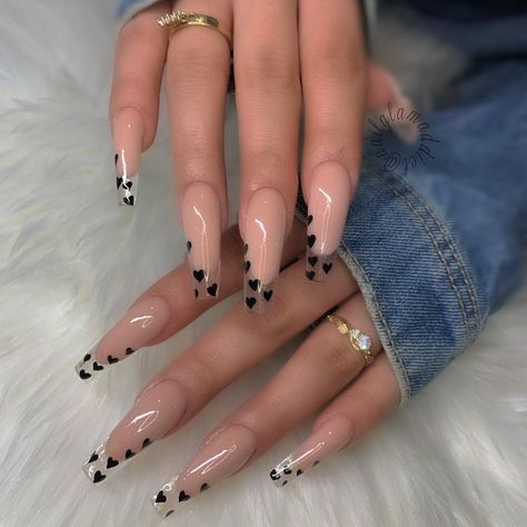 @nailglamaddict on Instagram: “🖤🖤🖤 #vegasnails #vegasnailtech #selfie #mani #nails #nailswag #nailpolish #swarovskicrystals #swarovski #latinasdonails #glamandglitz…” Black Heart Nails, 21st Birthday Nails, Nail Heart, Long Black Nails, Las Vegas Nails, Birthday Nail Designs, Mani Nails, Vegas Nails, Clear Acrylic Nails