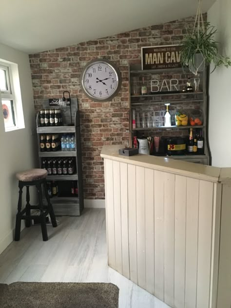 She Shed Bar Ideas Interior, Garden Bar Ideas Shed, Garage Bar Decor Ideas, Small Indoor Bar Ideas, Pub Shed Interior Ideas, Mini Bar At Home Small Spaces, She Shed Bar Ideas, Summerhouse Bar Ideas, Wall Bar Ideas For Home