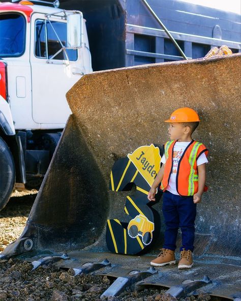 Construction Theme Birthday Pictures, Construction Birthday Photo Shoot, Construction Photo Shoot, 3rd Birthday Pictures, Construction Birthday Cake, Second Birthday Cakes, 2nd Birthday Photos, Construction Theme Birthday Party, Foto Newborn