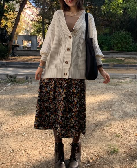 Japanese Teacher Outfits, Rural Outfit, Vintage Cardigan Outfit, Folklore Cardigan Outfit, Carrie Costume, Christian Outfits Modesty, Light Academia Outfit, Skirts Style, Church Fits