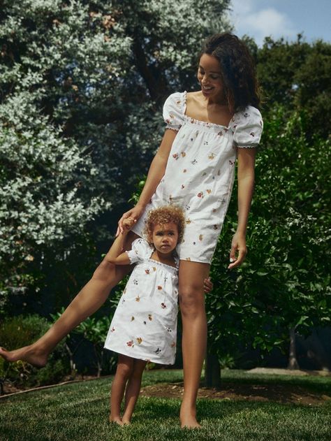 Reformation Mom Daughter Matching Dresses Shop | Fashion Gone Rogue Child Aesthetic, Baby Mommy, Mother Daughter Fashion, Smocked Mini Dress, Mother Daughter Outfits, Cute Floral Dresses, Mother Daughter Dress, Dress With Puff Sleeves, Cottagecore Outfits