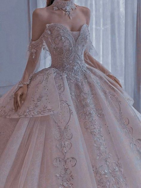 Gaun Abad Pertengahan, Ballroom Gowns, Robes D'occasion, Ethereal Dress, Pretty Quinceanera Dresses, Sparkle Wedding Dress, Old Fashion Dresses, Princess Ball Gowns, Fantasy Gowns