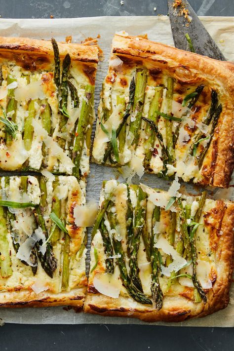 Asparagus Goat Cheese And Tarragon Tart, Asparagus Goat Cheese Tart, Goat Cheese Tart Recipes, Asparagus Goat Cheese Quiche, Asparagus Puff Pastry, Asparagus Goat Cheese, Sauce Gribiche, Spring Cooking, Spanakopita Recipe